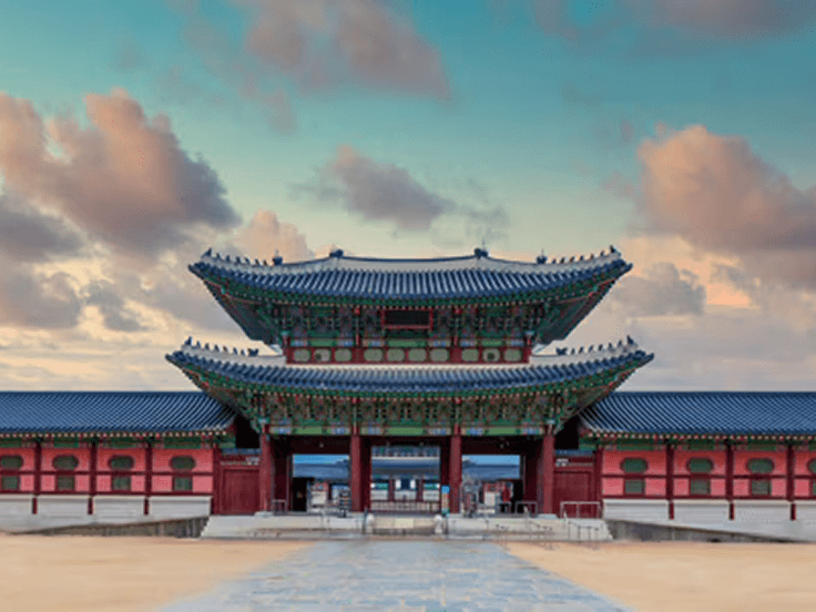 Visit Gyeongbokgung Palace