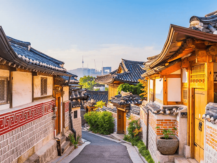 Explore Bukchon Hanok Village